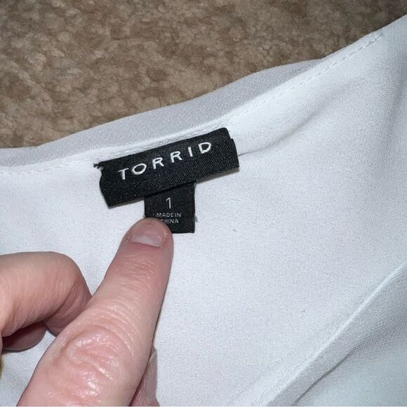 Torrid shirt size 1X - Picture 4 of 5